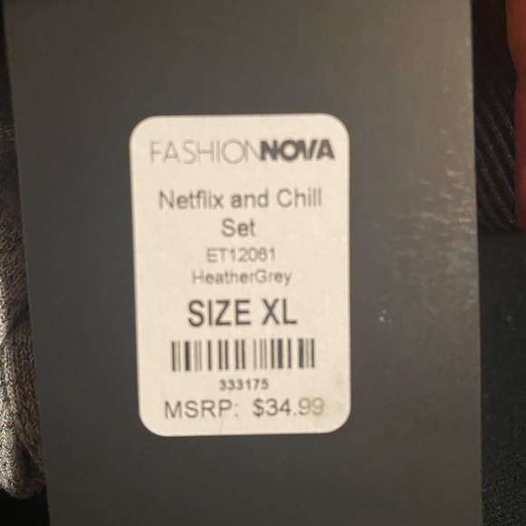 Fashion Nova- Netflix and chill set - Picture 2 of 2